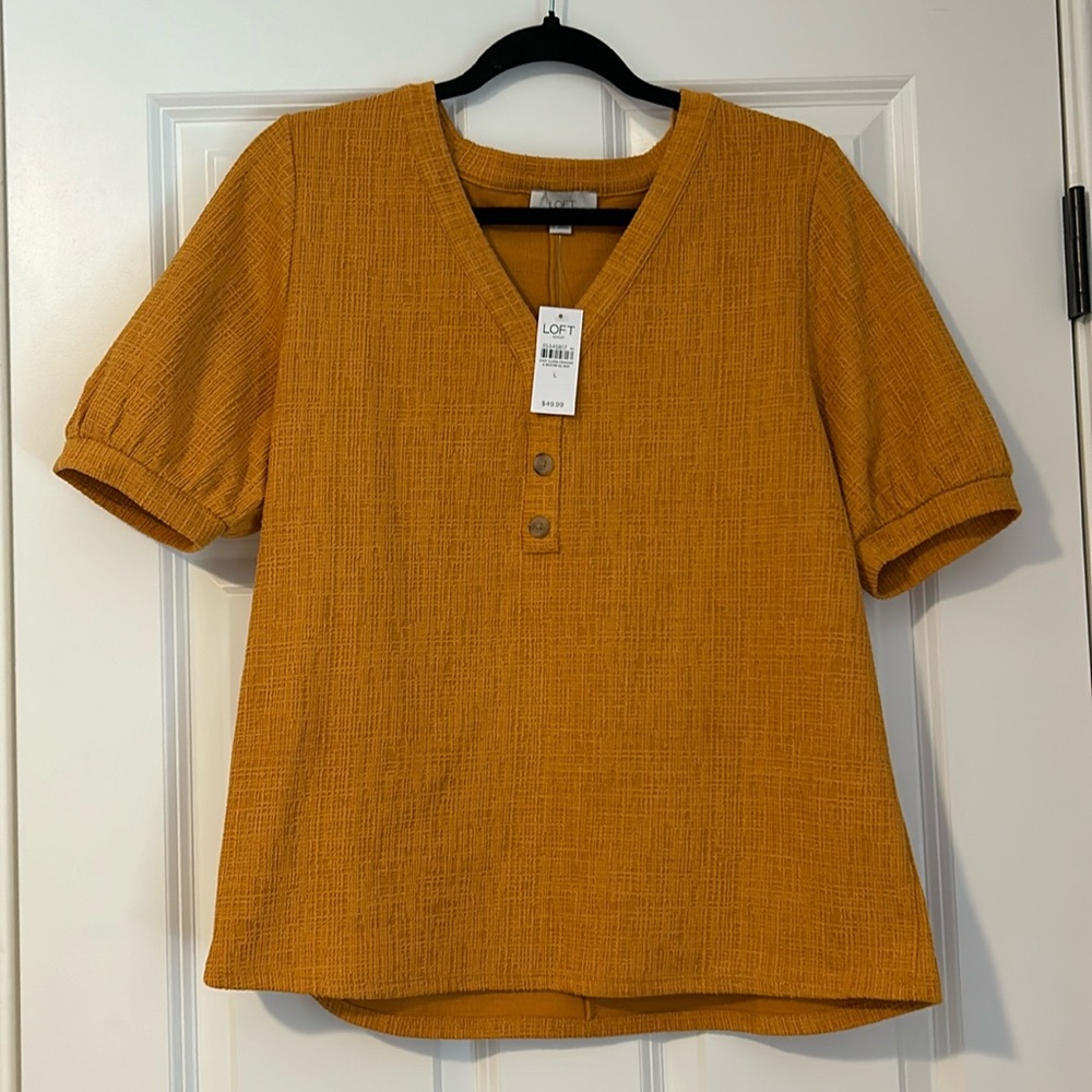 Short sleeve v-neck yellow/gold top size large